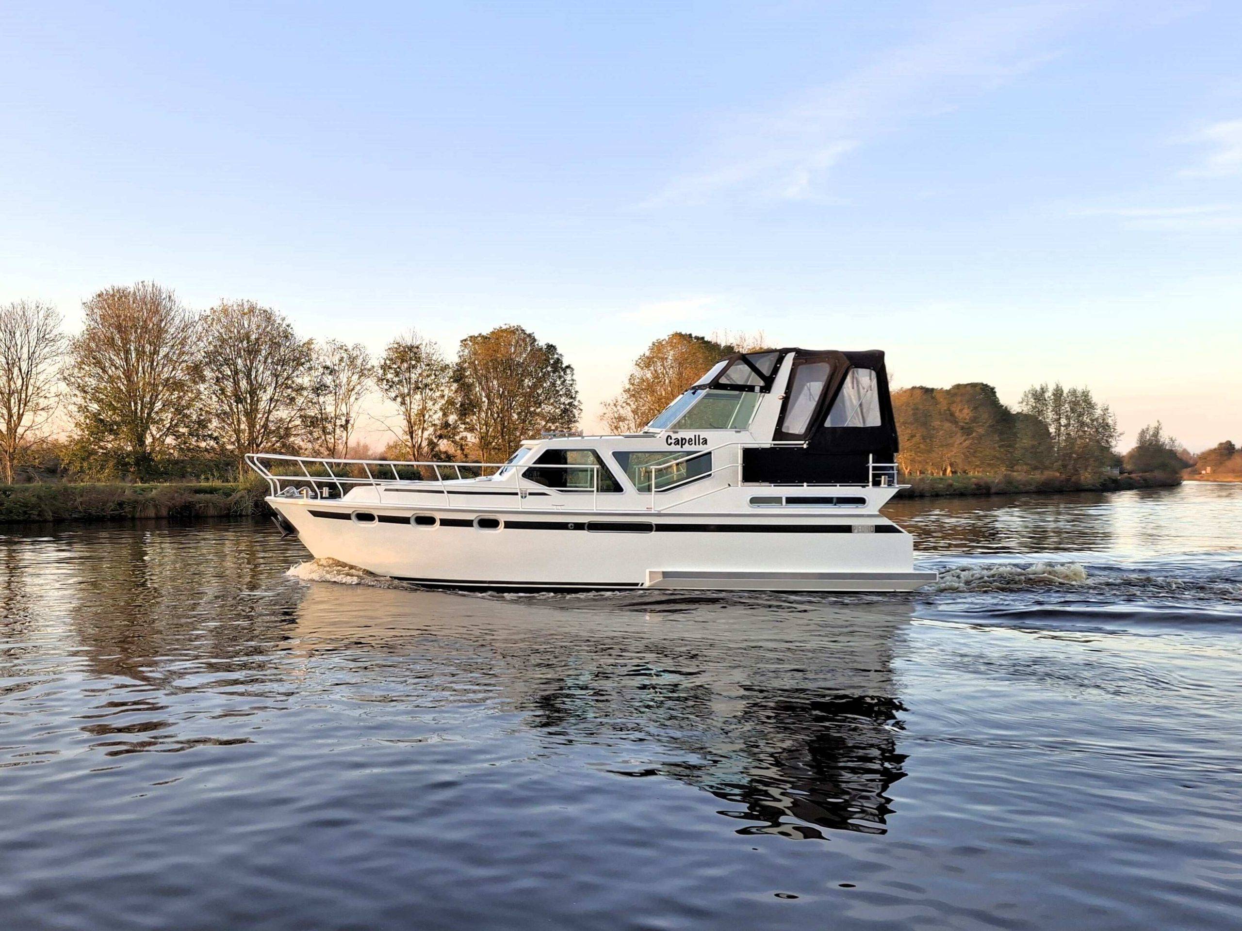 Motor yacht Capella cruising on the water